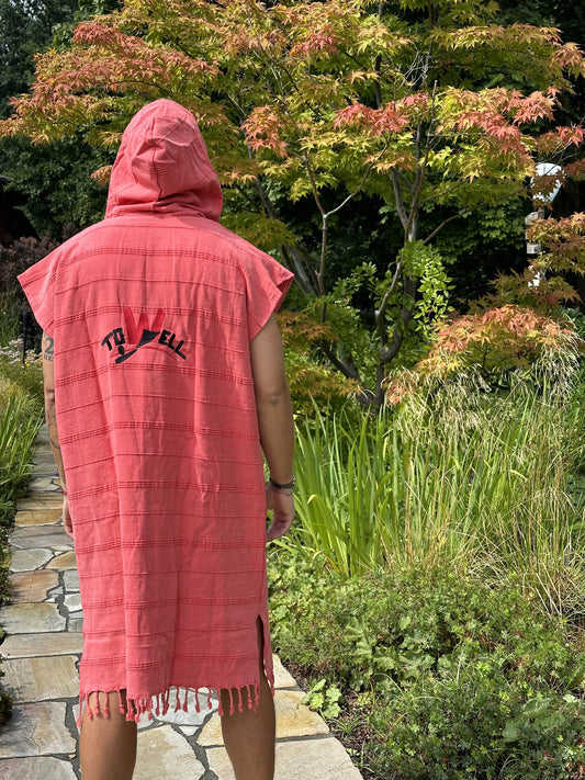 Poncho Coral – Vibrant Comfort