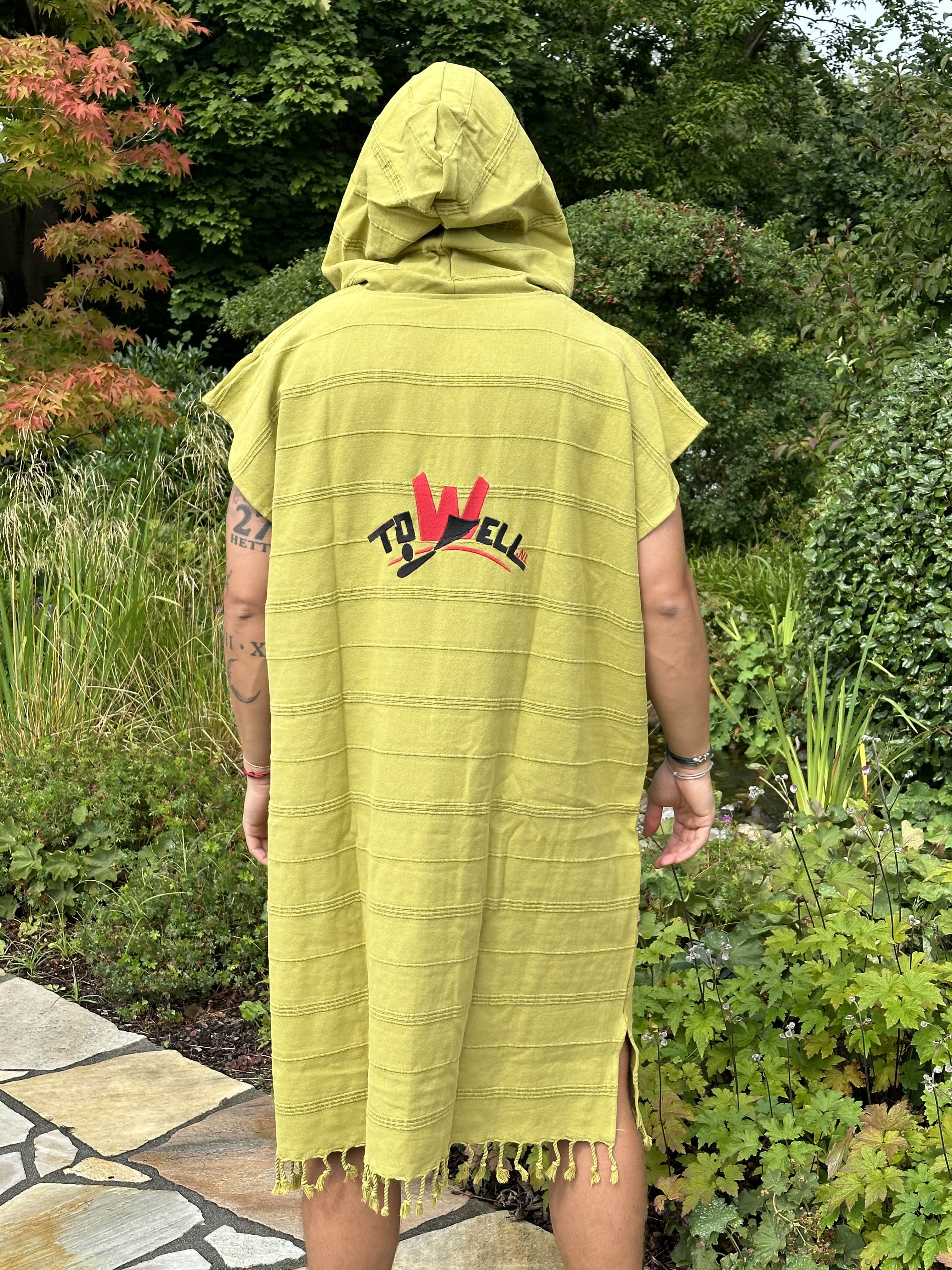 Poncho Yellow – Bright Comfort